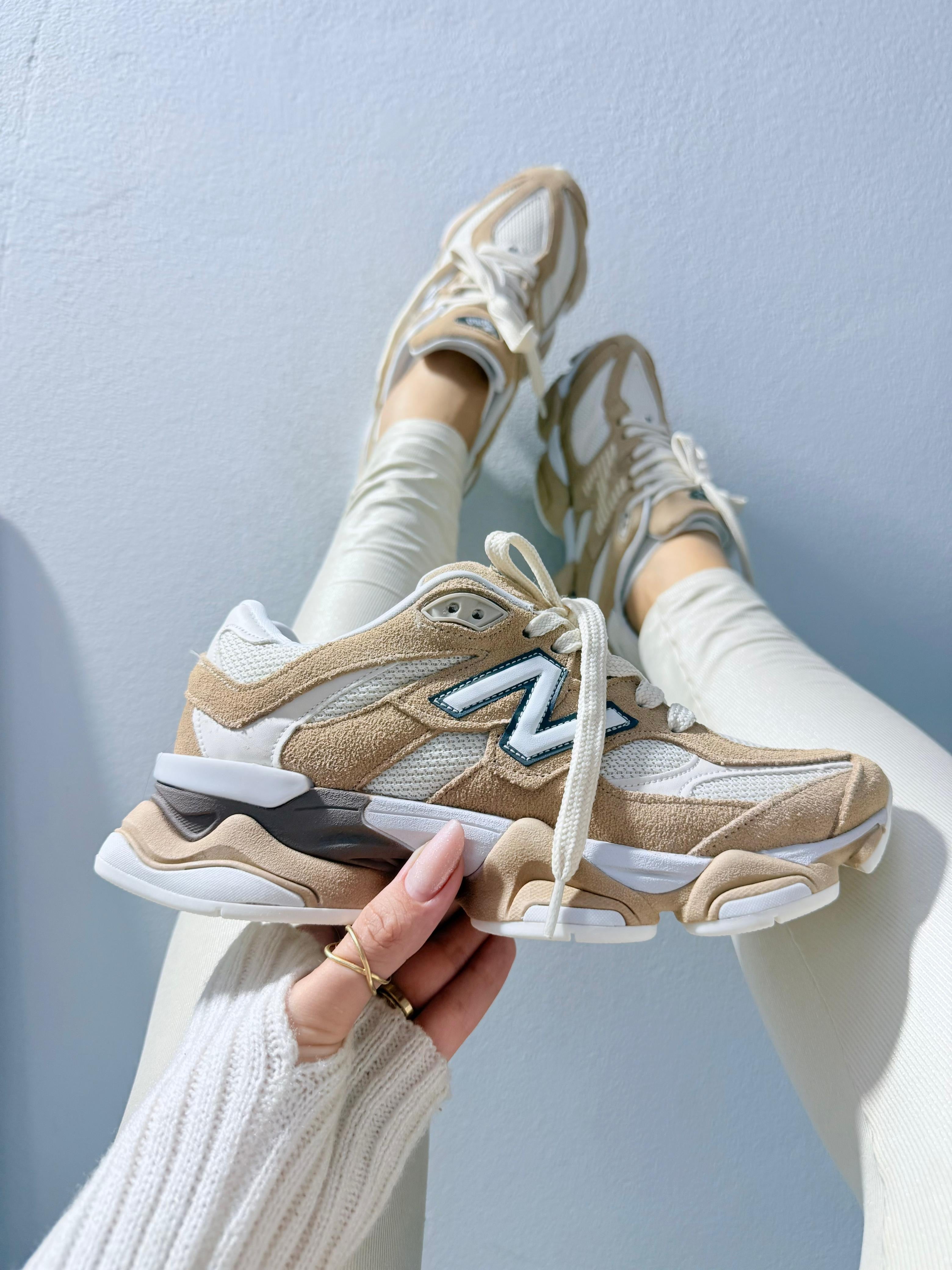 NB 9060 Shadow Flat Taupe (Modelo 2026)