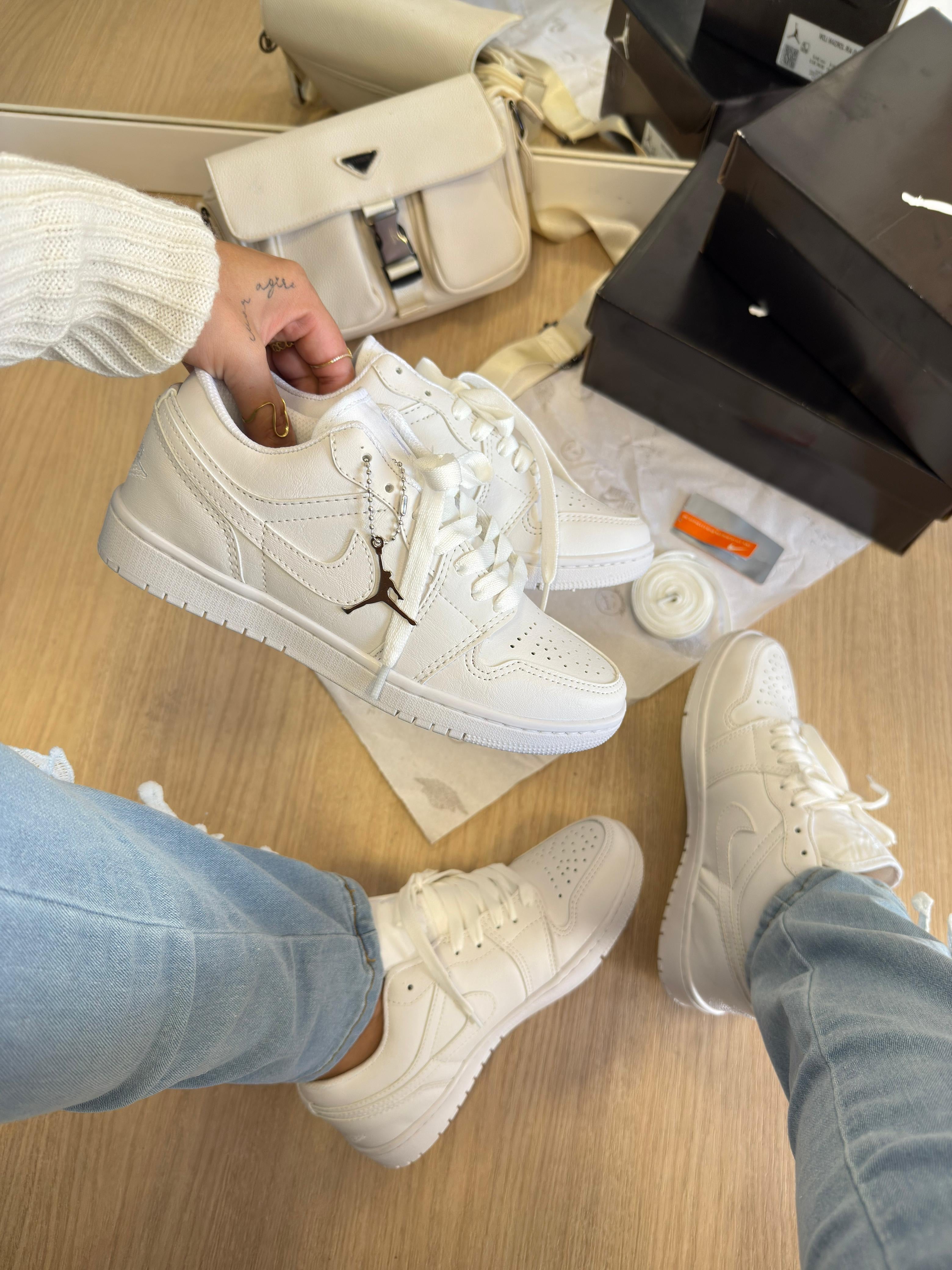 Nk Jordan Low Triple White